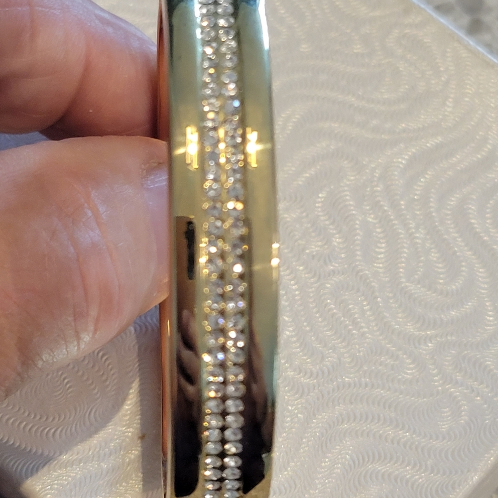 VINTAGE BEAUTIFUL GOLD PLATED CHINA BANGLE BRACELET WITH SWAROVSKI CRYSTAL